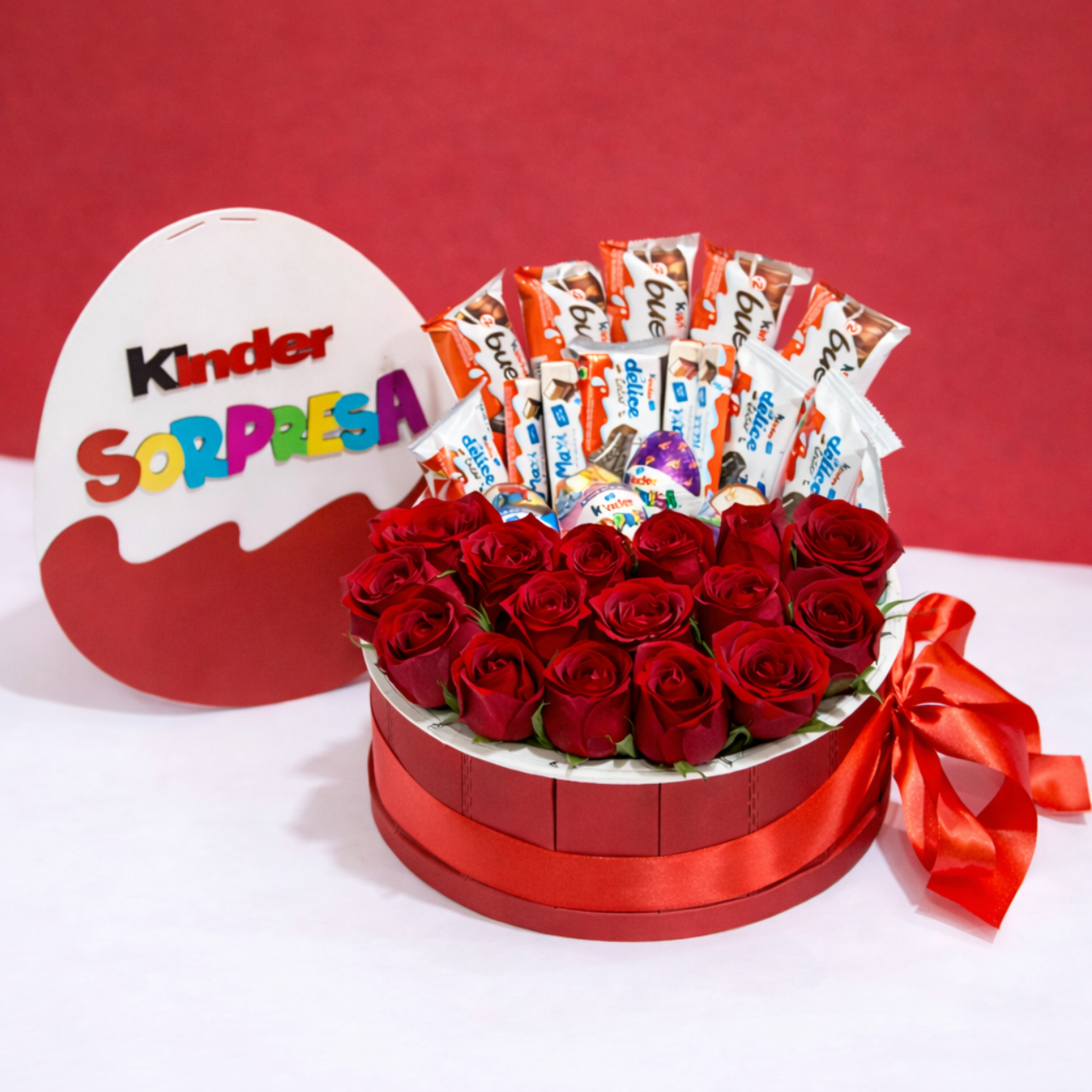 Huevo Kinder con Rosas y Chocolates